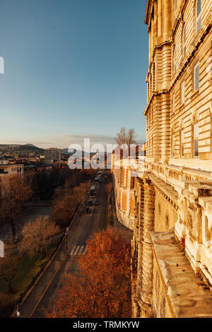 La Bibliothèque nationale hongroise face arrière dans le château de Buda Banque D'Images