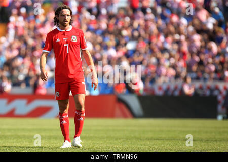 Osijek, Croatie. Le 08 juin, 2019. Joe Allen de galles les regarde. Croatie v Pays de Galles, l'UEFA Euro 2020, groupe E match qualificatif à l'Gradski Stadion à Osijek, Croatie le samedi 8 juin 2019. Ce droit ne peut être utilisé qu'à des fins rédactionnelles. Utilisez uniquement rédactionnel, pic de Gareth John/Andrew Orchard la photographie de sport/Alamy live news Crédit : Andrew Orchard la photographie de sport/Alamy Live News Banque D'Images