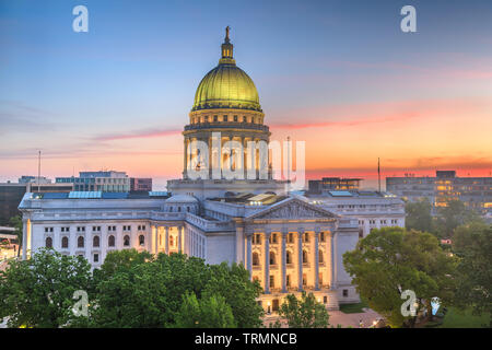 Madison, Wisconsin, USA State Capitol building au crépuscule. Banque D'Images