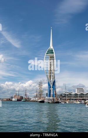 La tour Spinnaker et de Gunwharf Quays de Portsmouth, Royaume-Uni Banque D'Images