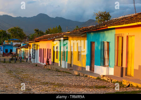 Maisons colorées de la vieille ville coloniale de Trinidad, Site du patrimoine mondial de l'UNESCO, dans la province de Sancti Spiritus, Cuba, Caraïbes Banque D'Images