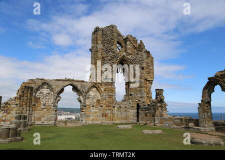 Extrémité Ouest de la Nef, l'abbaye de Whitby, municipalité de Scarborough, North Yorkshire, Angleterre, Grande-Bretagne, Royaume-Uni, UK, Europe Banque D'Images