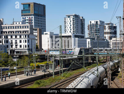 Skyline des nouveaux bâtiments, le long de la ligne de chemin de fer entre la gare centrale de Düsseldorf et Duisburg, la nouvelle ville de Derendorf, ancien Banque D'Images