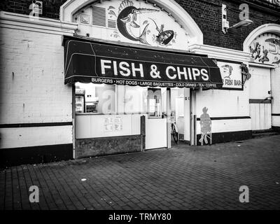 Poisson et chip shop front de mer de Brighton en noir et blanc Banque D'Images