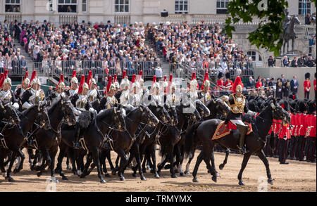 Les chevaux de cavalerie prenant part à la parade du défilé militaire couleur commémorant l'anniversaire de la reine Elizabeth. London UK. Banque D'Images