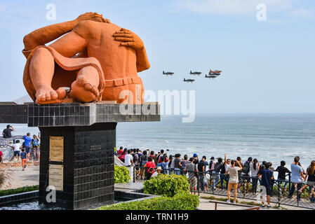 18 mars 2018 - Lima, Pérou : rassembler les foules sur la Costa Verde pour l'annuel de l'Armée de l'air péruvienne air show Banque D'Images