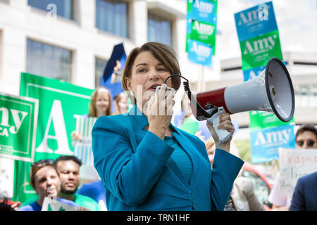 Cedar Rapids, Iowa, USA. 9 juin, 2019. Candidat à l'élection présidentielle et le sénateur Amy Klobuchar arrivant à la manifestation de la renommée de Cedar Rapids, Iowa, USA. Credit : Keith Turrill/Alamy Live News Banque D'Images