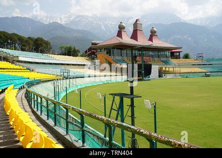 L'Himachal Pradesh photogénique Cricket Stadium à Dharamsala, Inde Banque D'Images