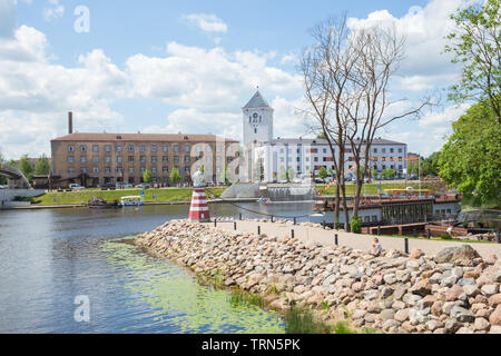 Ville Jelgava, République de Lettonie. Rivière Lielupe, peuples autochtones et urbains sur la ville. Maisons et des chemins de randonnée. Jun 9. 2019. Photos de voyage. Banque D'Images