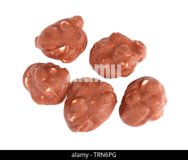 Pièces en chocolat Nuts Isolated On white Banque D'Images