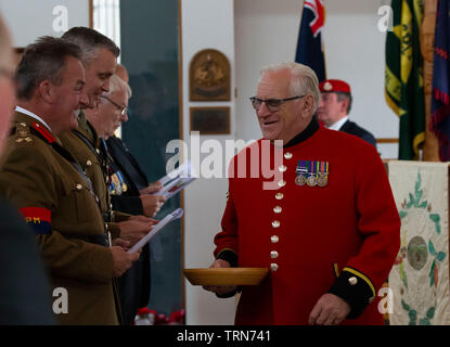 AIREWAS, Angleterre. 01 juin 2019 : Chelsea pensionné (Sgt) Michael Allen, un ancien combattant de la parade de la Police militaire royale au National Arboretum, à la police royale militaire de service annuelle de commémoration dans Airewas, Angleterre. Banque D'Images