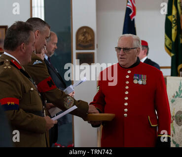 AIREWAS, Angleterre. 01 juin 2019 : Chelsea pensionné (Sgt) Michael Allen, un ancien combattant de la parade de la Police militaire royale au National Arboretum, à la police royale militaire de service annuelle de commémoration dans Airewas, Angleterre. Banque D'Images