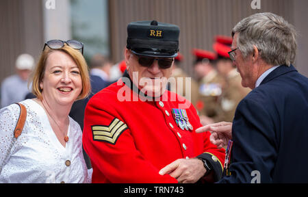 AIREWAS, Angleterre. 01 juin 2019 : Chelsea pensionné (Sgt) Michael Allen, un ancien combattant de la parade de la Police militaire royale au National Arboretum, à la police royale militaire de service annuelle de commémoration dans Airewas, Angleterre. Banque D'Images