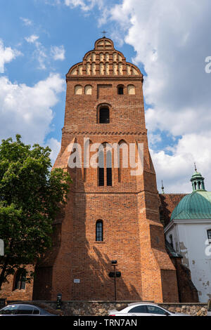 Église de la Visitation de la Bienheureuse Vierge Marie tour gothique à Varsovie, Pologne. Banque D'Images