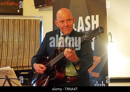 Wayne Wilkinson, Splash Point Jazz Club, Plough Inn, Rottingdean, East Sussex, 17 mai 2019. Créateur : Brian O'Connor. Banque D'Images