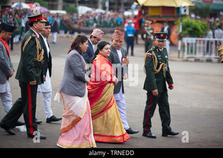 Katmandou, Népal, 09 juin, 2019. Le président Bidhya Devi Bhandari observer la cérémonie de l'affichage de Bhoto Machindranath Rato Festival.Sarita Khadka Banque D'Images