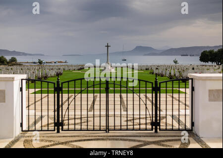 Cimetière de guerre du Commonwealth de pierres tombales mort dans la baie de Souda en Crète, Grèce Banque D'Images