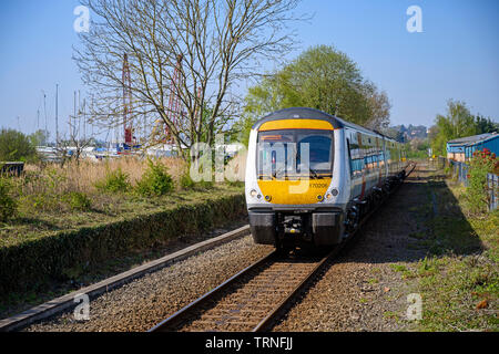 Ipswich à Lowestoft train En arrivant à l'arrêt East Suffolk Melton sur l'embranchement. Banque D'Images