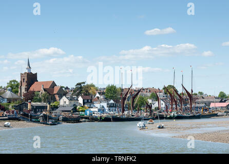 Avis de Maldon avec la rivière Blackwater et les barges de la Tamise Banque D'Images