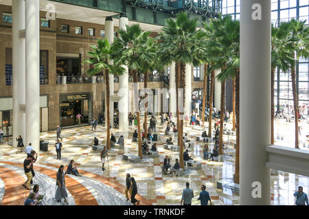 Le Jardin d'hiver Atrium, Brookfield Place dans Battery Park City, NYC, USA Banque D'Images