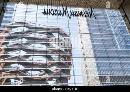 Le navire en vue de l'intérieur de l'Hudson Yards Shopping Complex, NYC, USA Banque D'Images