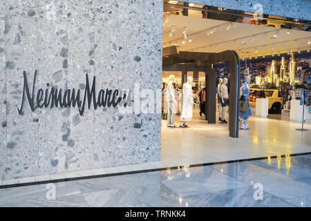 Intérieur du magasin Neiman Marcus dans l'Hudson Yards Shopping Complex, New York City, USA Banque D'Images