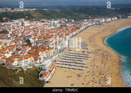 Un grand angle vue de la ville d'Albufeira et de la plage, l'Estrémadure, Portugal, Europe Banque D'Images