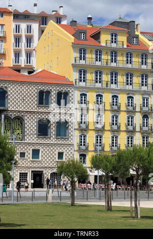 Portugal, Lisbonne, Alfama, scène de rue, la Casa dos Bicos, Banque D'Images