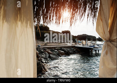 Cabanas sur le coucher du soleil. Populaires monument, célèbre destination de Bodrum, Turquie. Banque D'Images