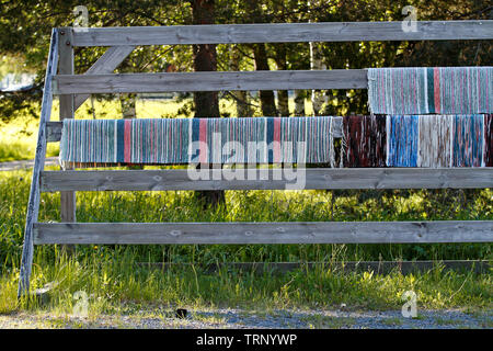 Background,belle,DE,tapis,colorés,construction,putti elisa,soirée,herbe,vert,suspension hay,modernes,nature,piscine,en plein air,rack,plante,r Banque D'Images