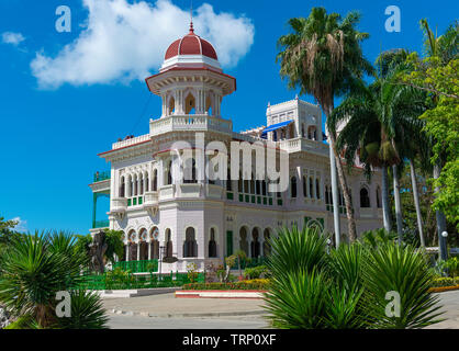 Palacio de Valle construit en 1917 et maintenant un beau restaurant et bar est sur Punta Gorda, Cienfuegos, Cuba Banque D'Images