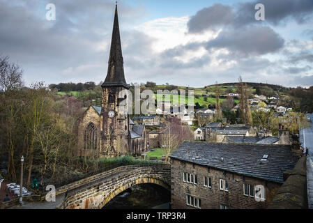 Ripponden est un village et une paroisse civile sur la rivière Ryburn près d'Halifax dans le West Yorkshire, Angleterre. Banque D'Images