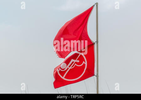 Drapeaux rouges double signifie pas nager dans le golfe du Mexique. Panama City Beach, Floride, USA Banque D'Images