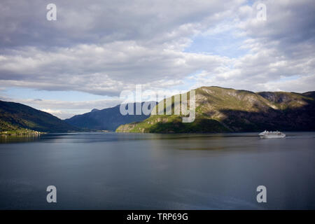 Bateau de croisière Voile Amadea dans les fjords, la Norvège Banque D'Images