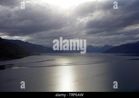 Une vue sur les fjords qui voguent de Flaam, Norvège Banque D'Images