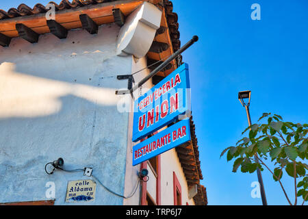 Puerta Vallarta, Mexique-18 Avril, 2018 : les rues de Puerto Vallarta au coucher du soleil près de la promenade en front de mer (Malecon) et plages Banque D'Images