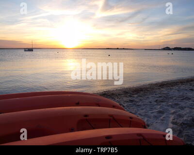 Coucher de soleil sur Barnegat Bay, Toms River, New Jersey. Banque D'Images