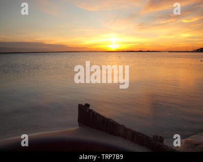 Coucher de soleil sur Barnegat Bay, Toms River, New Jersey. Banque D'Images