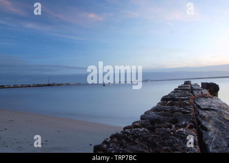 Coucher de soleil sur Barnegat Bay, Toms River, New Jersey. Banque D'Images