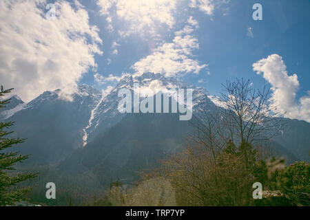 Paysage enneigés des montagnes,Katao Yumthang vallée,,,le nord du Sikkim, Inde. Banque D'Images