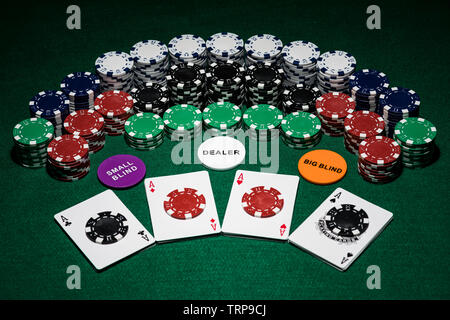 Festnight Table Poker 10 Joueurs – 208 X 107 X 81 Cm, Feutre Vert, Croupier, 9 Porte-gobelets, 500 Jetons