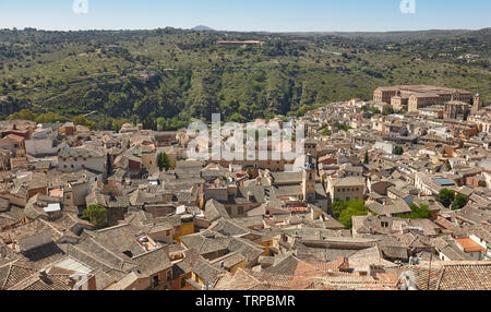 Ville médiévale espagnole traditionnelle de Tolède depuis un point de vue. Billet d Banque D'Images