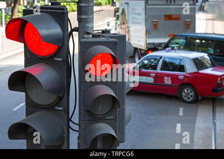 Les feux de circulation à la jonction de route, Hong Kong, SAR, Chine Banque D'Images