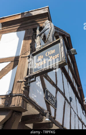 Ye Olde Black Bear Inn à Tewkesbury est le plus vieux pub dans le Gloucestershire ayant ouvert il y a 700 ans. Il est actuellement fermé. Banque D'Images