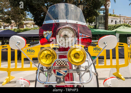 D'un vieux avant 1940. Classic bikes sur l'affichage à une réunion annuelle de moto classique à Mijas, Andalousie, espagne. Banque D'Images