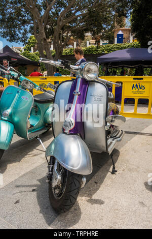 Avant de Lambretta 150 Classic bikes sur l'affichage à une réunion annuelle de moto classique à Mijas, Andalousie, espagne. Banque D'Images