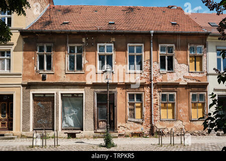 Maison à l'abandon dans le centre de Neuruppin, Allemagne Banque D'Images