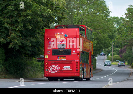 Tour bus Stratford upon Avon campagne. UK. Juin 2019. Banque D'Images