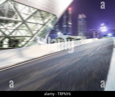 Sans voiture de l'autoroute dans Zhujiang New City, la ville de Guangzhou, Chine Banque D'Images