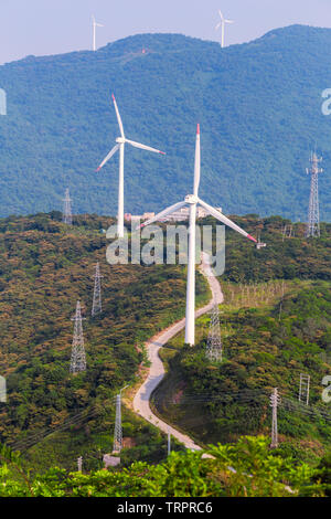 Power Generation moulin sur la montagne de Yangjiang, Yangjiang River, Chine Banque D'Images